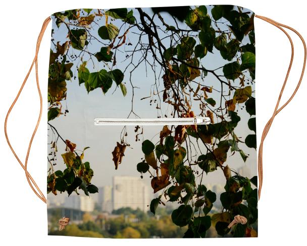 Autumn in the city Sports Bag