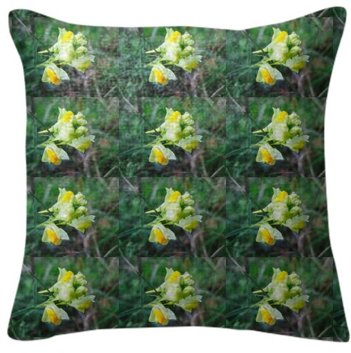 Linaria Flower Pattern Pillow