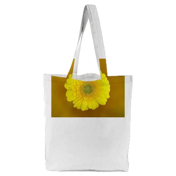 Yellow Daisy In Macro Shot Tote Bag