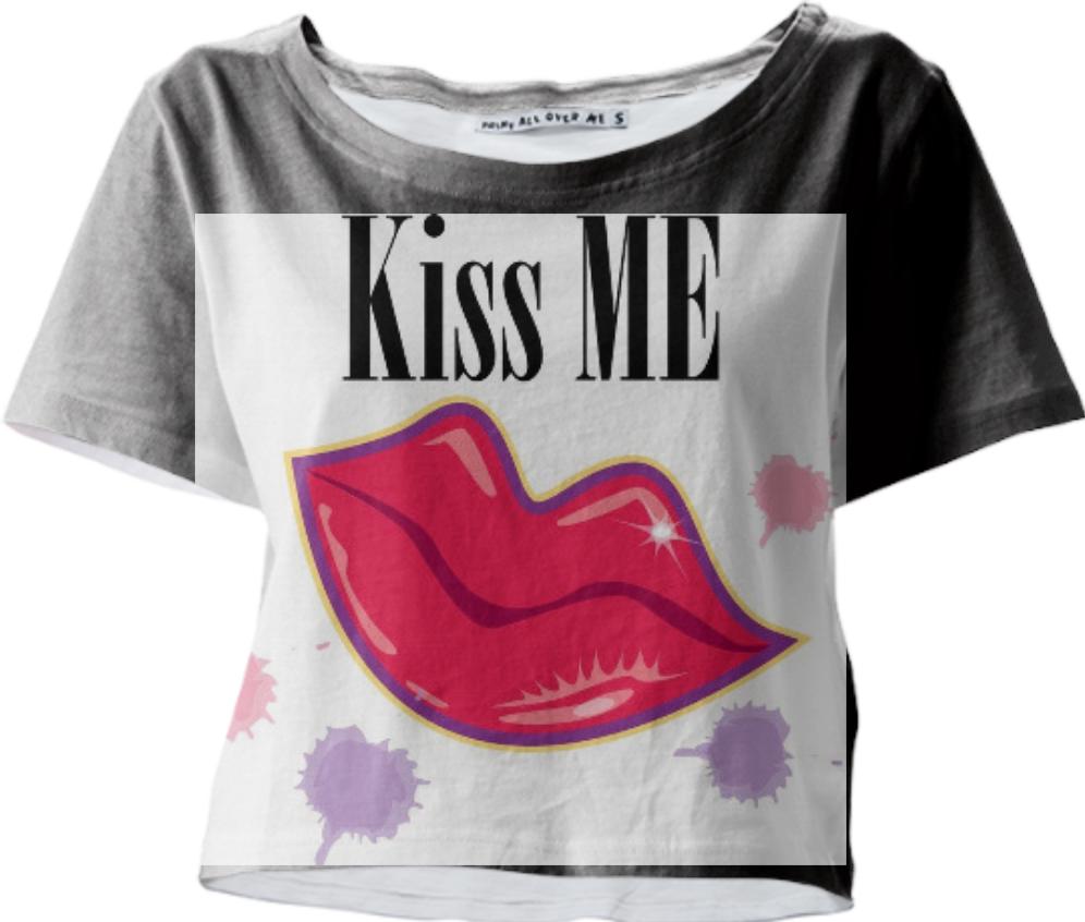kiss me crop tee